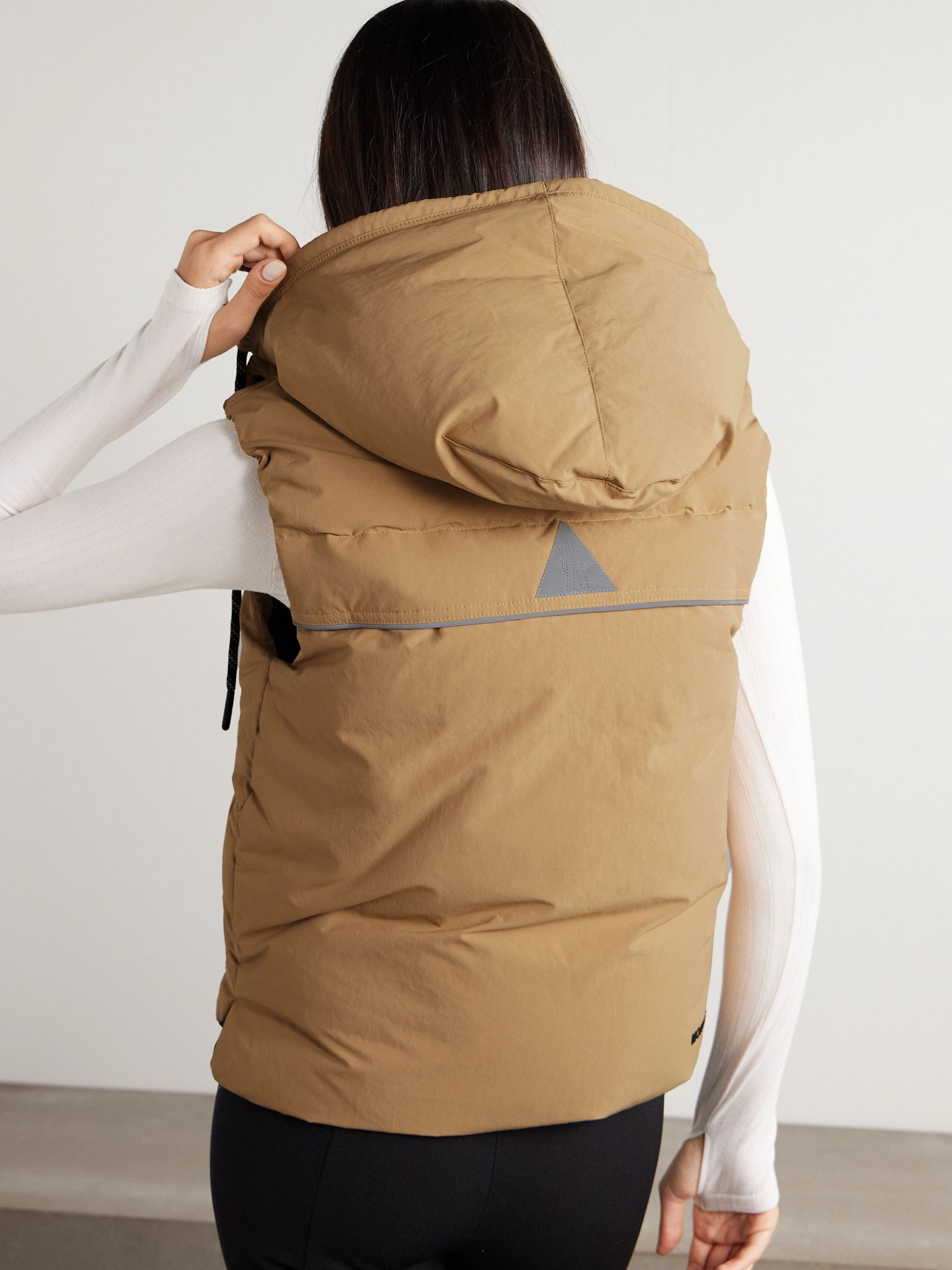 Arolla hooded appliquéd quilted shell down vest Camel - 3