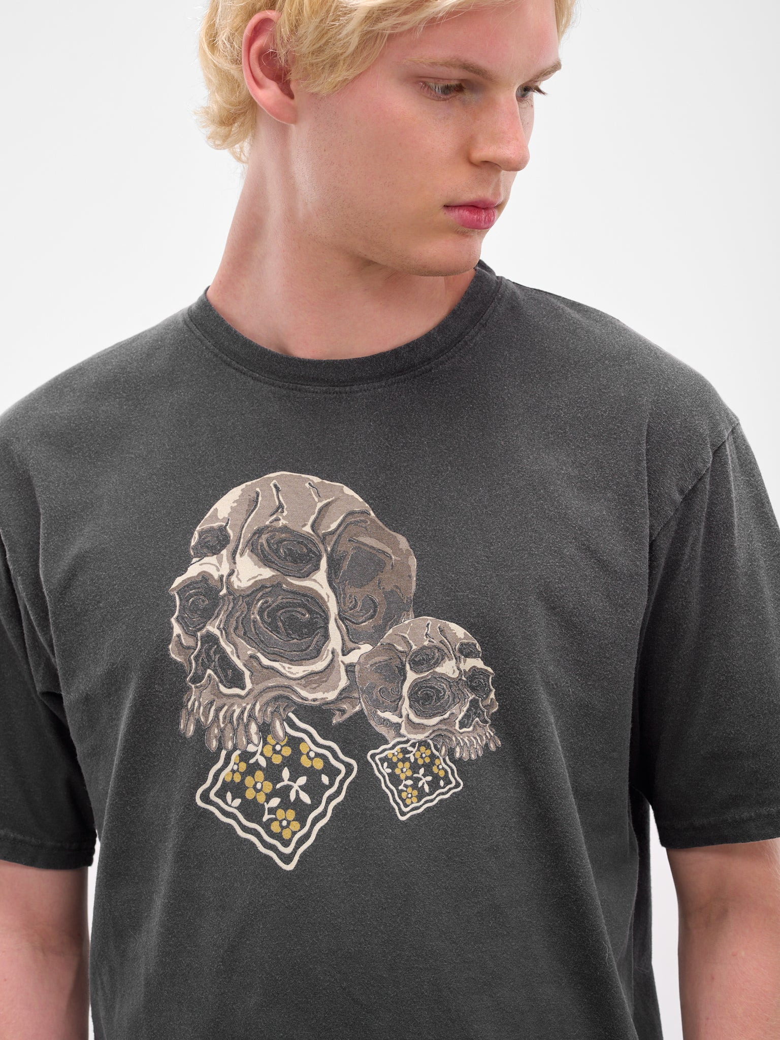 'Peckish Rain Skull' Graphic Tee - 5