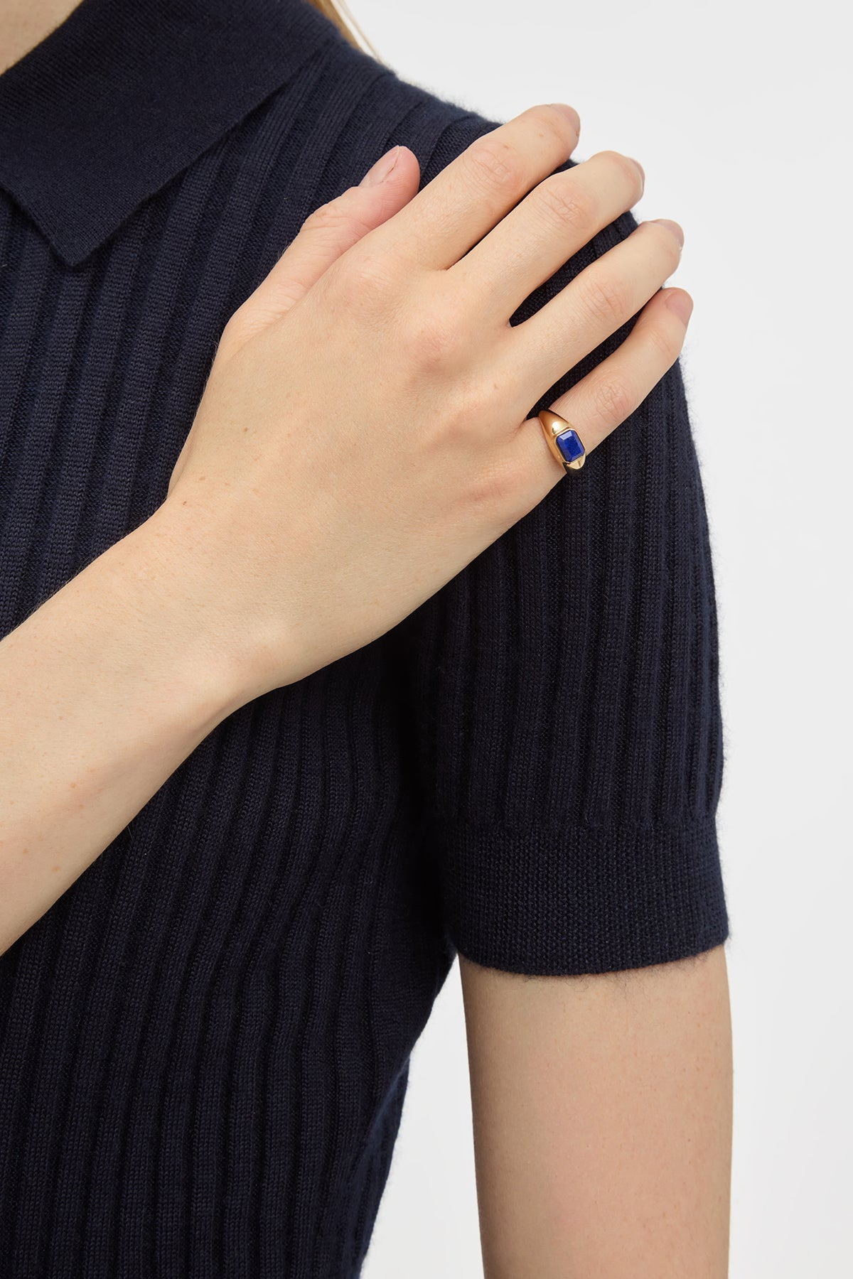 Small Ring in 18K Gold & Lapis Stone - 2