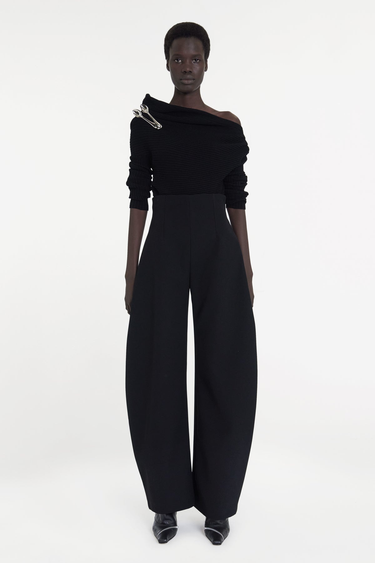 OFF SHOULDER SWEATER WITH SPOON BROOCH BLACK - 8