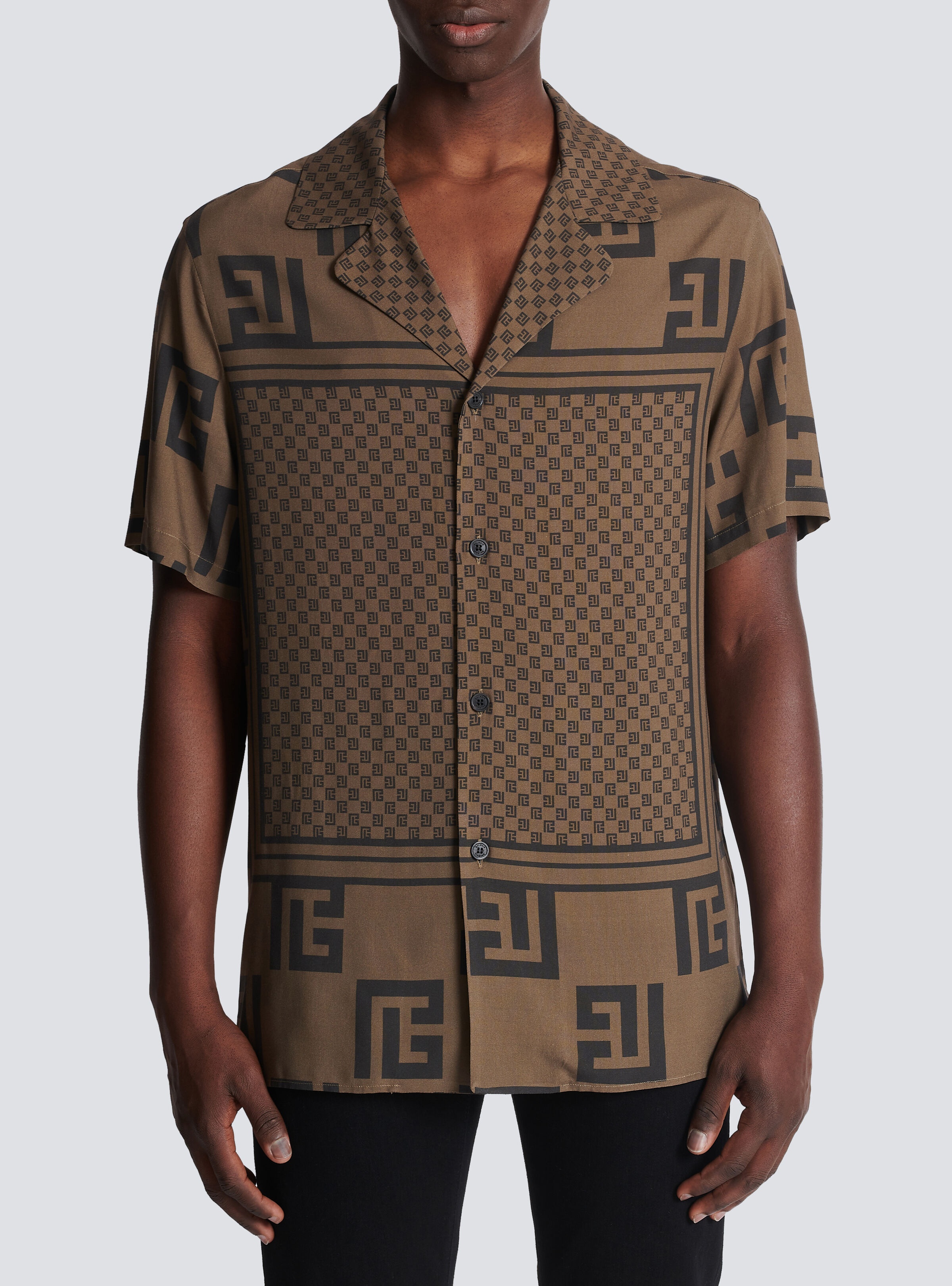 Short-sleeved shirt with monogram scarf print - 5