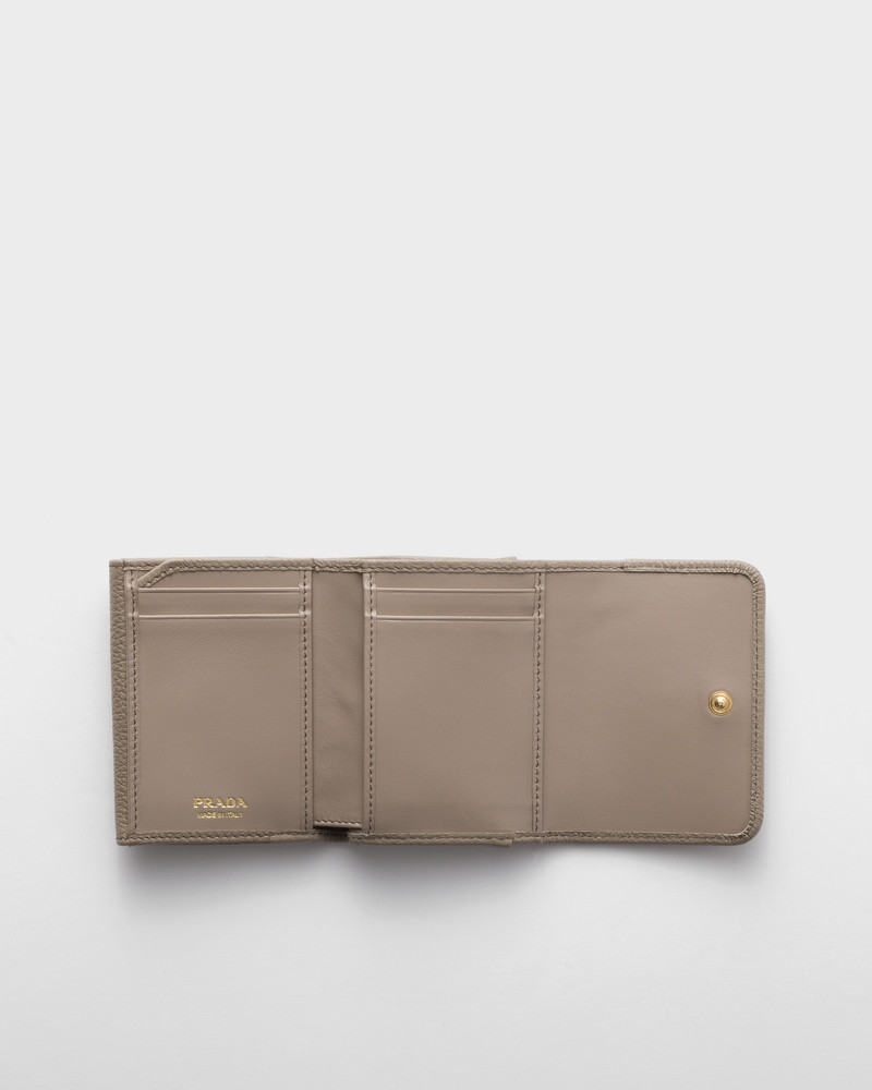 Prada Small leather wallet outlook