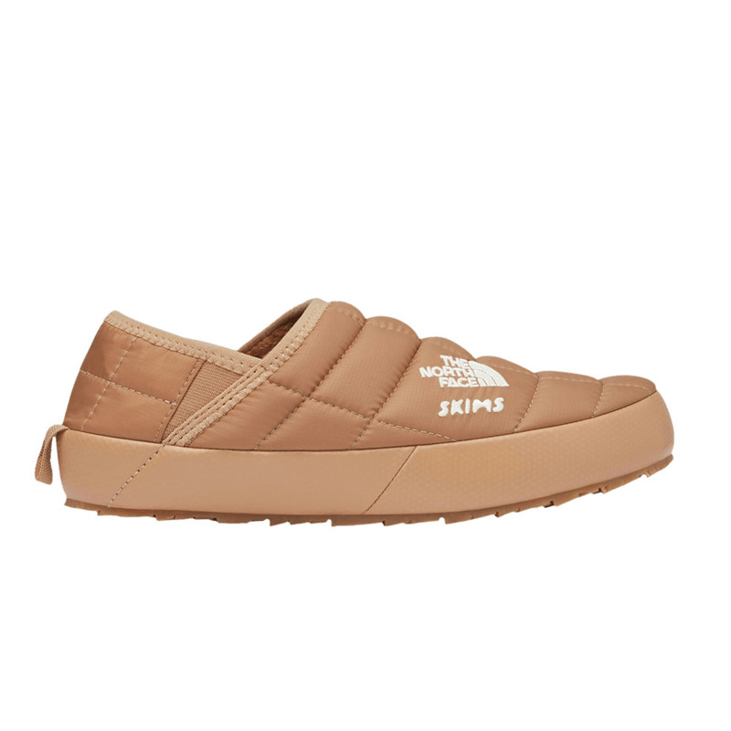 SKIMS x Wmns Thermoball Traction Mule 5 'Ochre' - 1