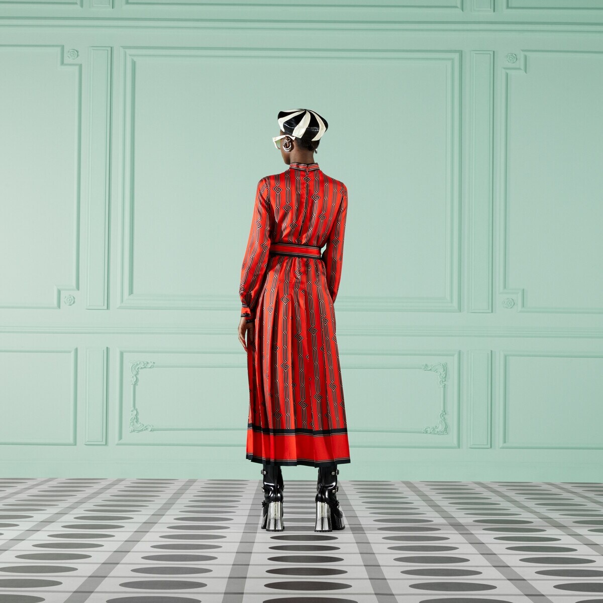 Square G chain print silk dress - 7