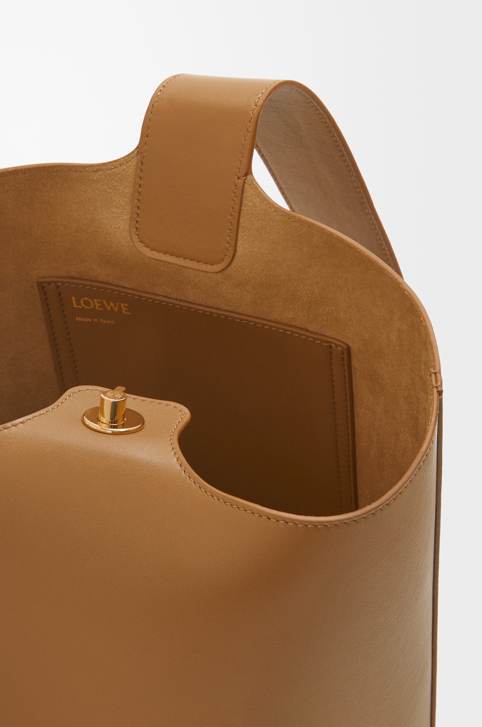 Medium Pebble Bucket bag in mellow calfskin - 7