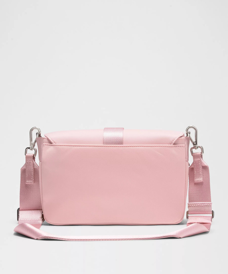 Wunderlust Multi-Pocket Crossbody Bag 3L 3