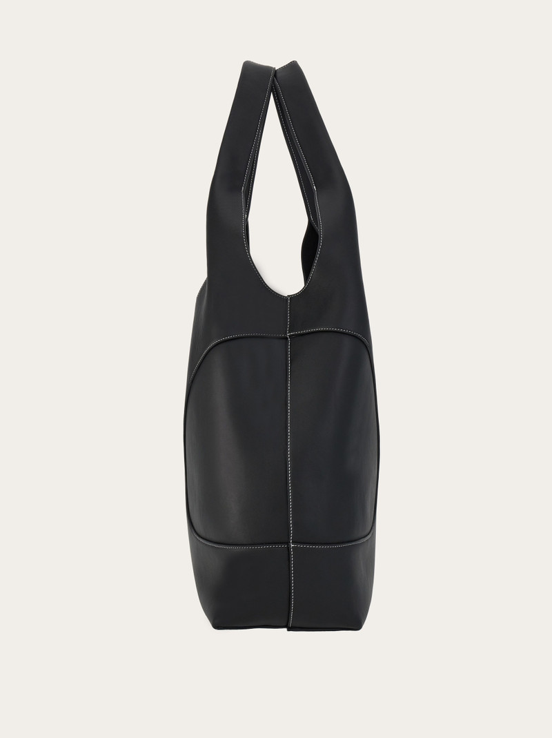 Hobo bag with cut-out detailing 3