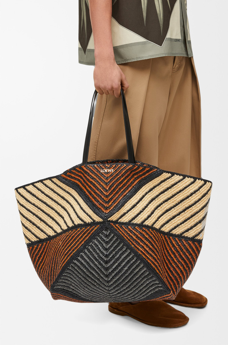 Loewe XXL Puzzle Fold Tote in raffia outlook