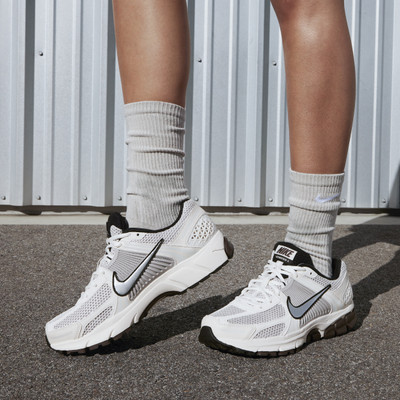 Nike Nike Women's Zoom Vomero 5 Shoes outlook