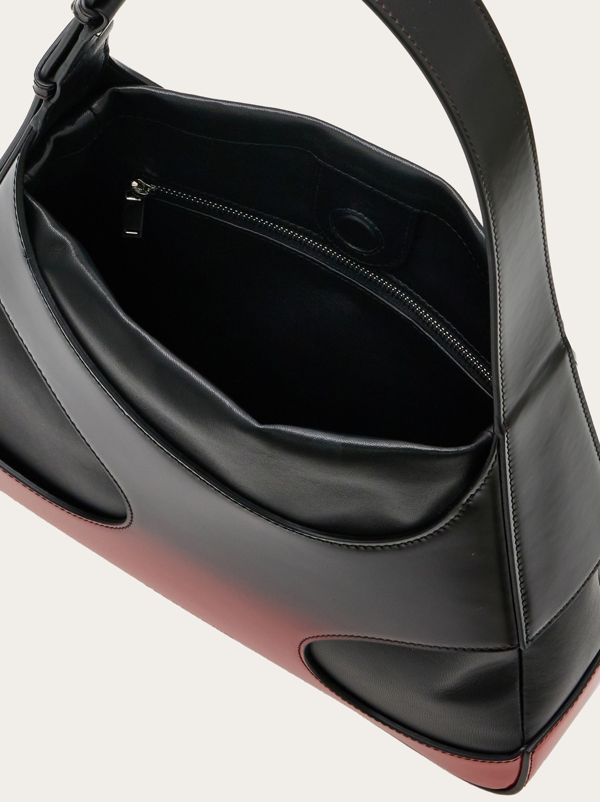 Shoulder bag with cut-out and nuanced detailing (M) - 5