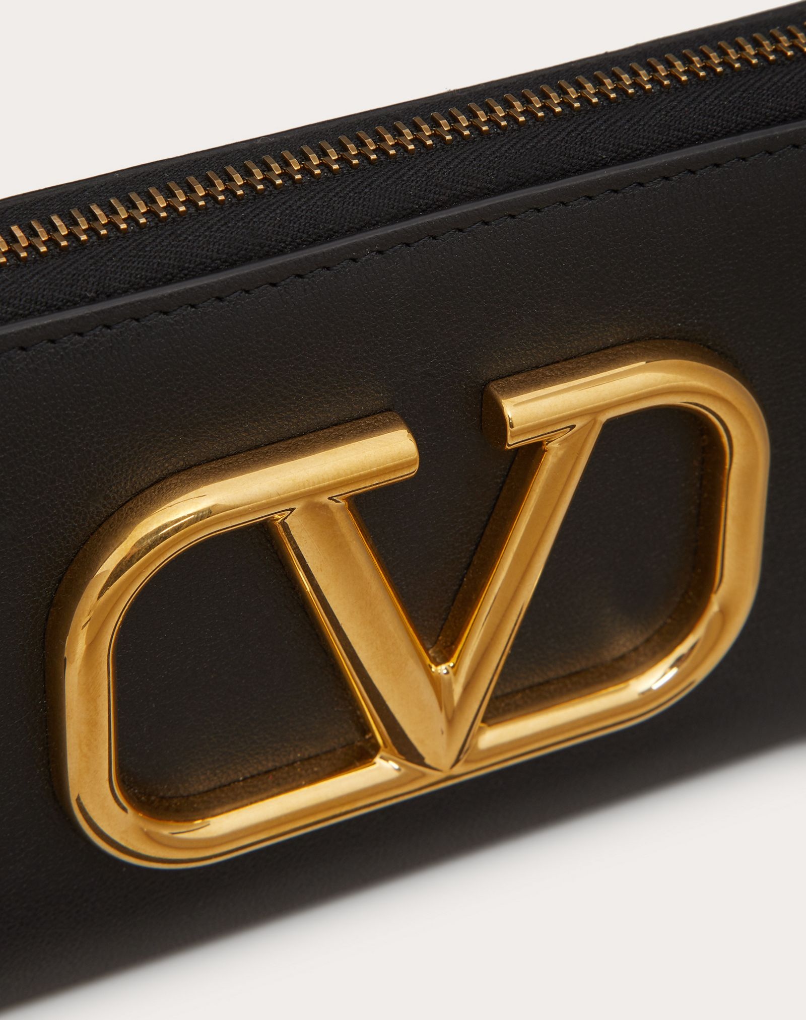 VLOGO SIGNATURE ZIPPERED WALLET IN CALFSKIN LEATHER - 2