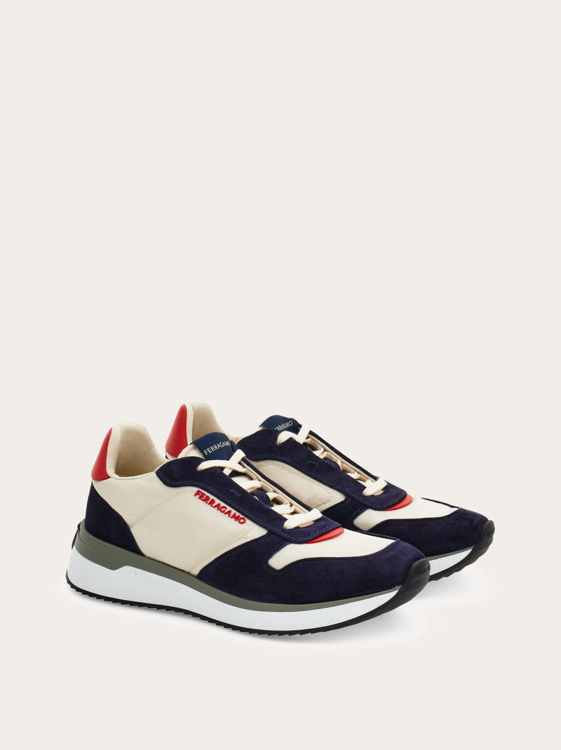Low cut sneaker 2