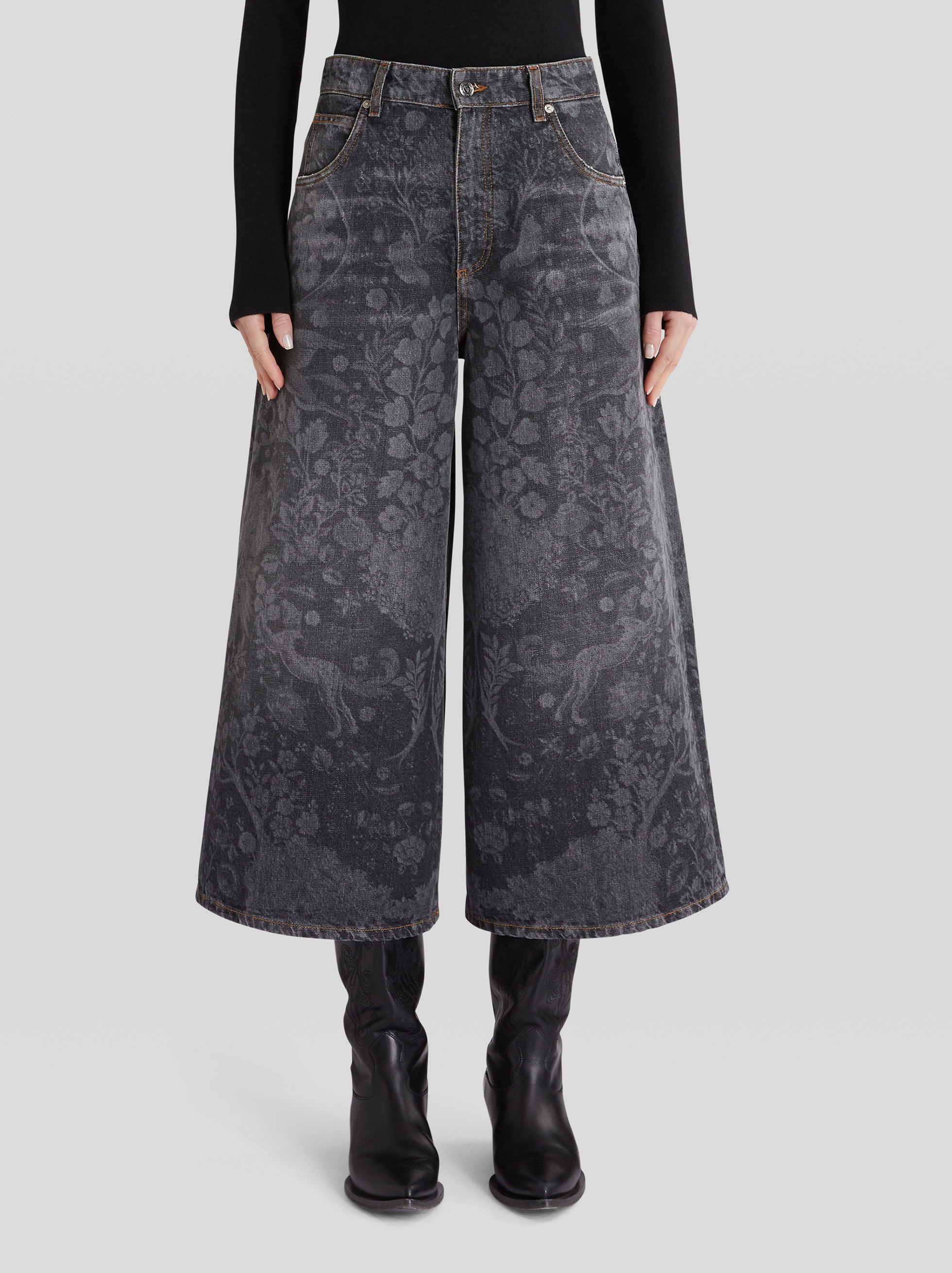 DENIM CULOTTES WITH ORNAMENTAL PATTERNS - 2