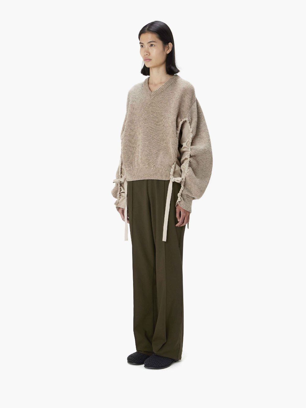 V-NECK JUMPER WITH CURVED SLEEVES - 4