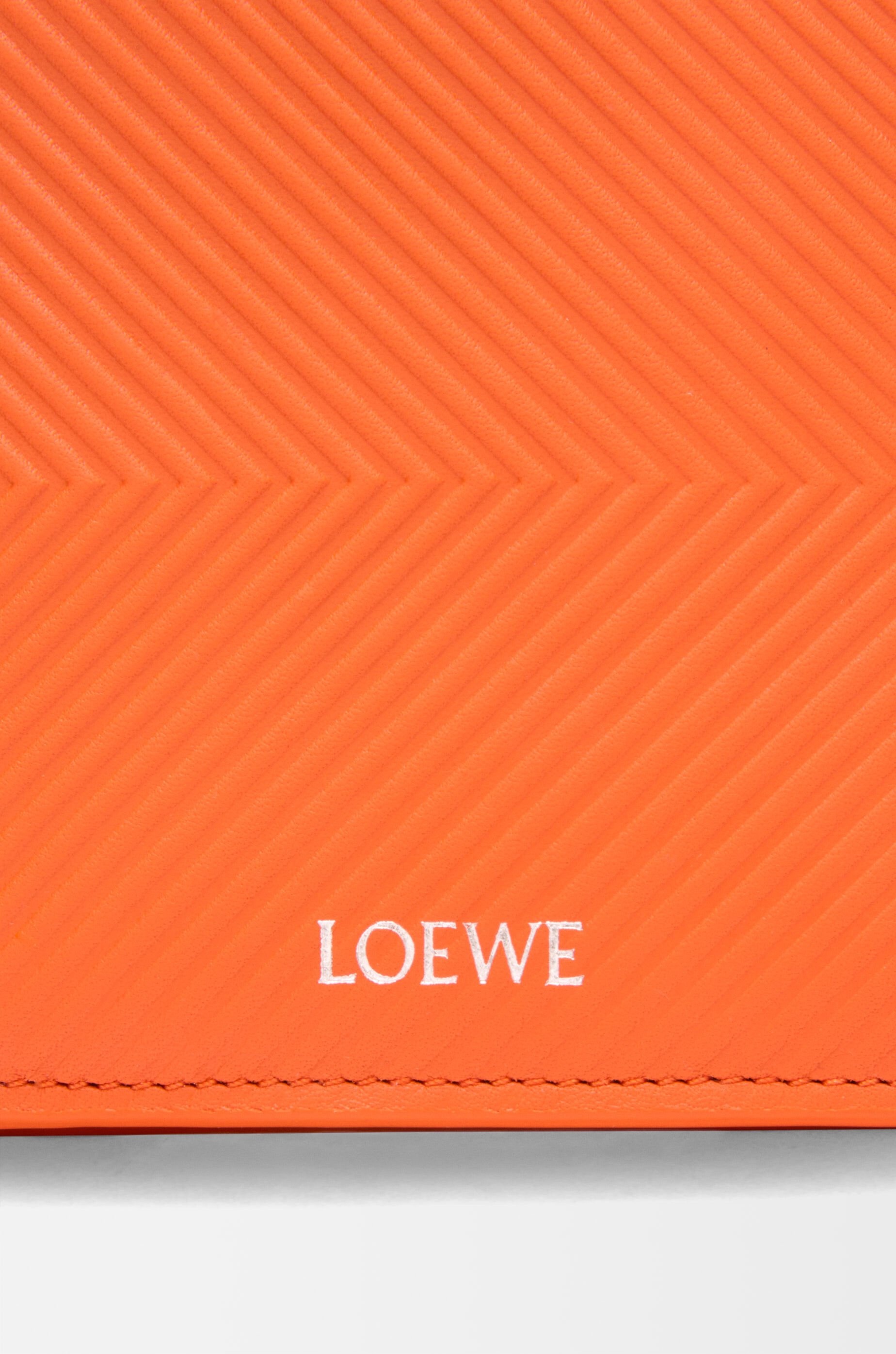 Bifold coin wallet in textured classic calfskin 5