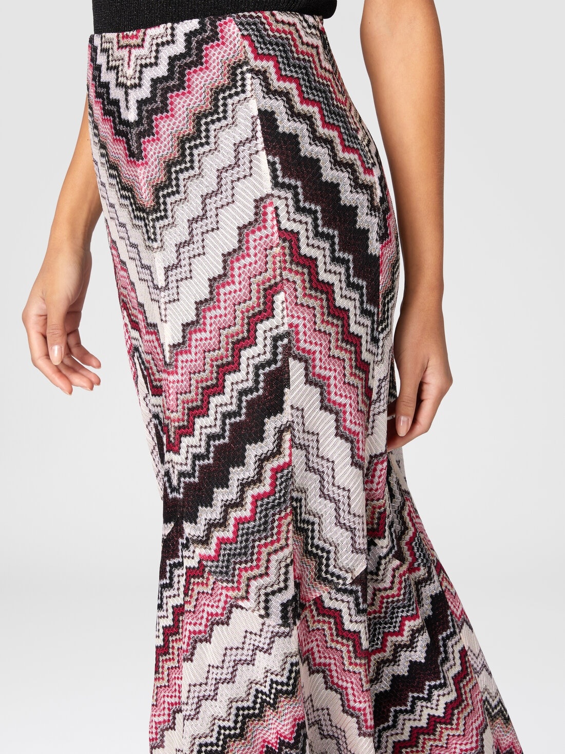 Long flared skirt with lamé serrated zig zag pattern - 5