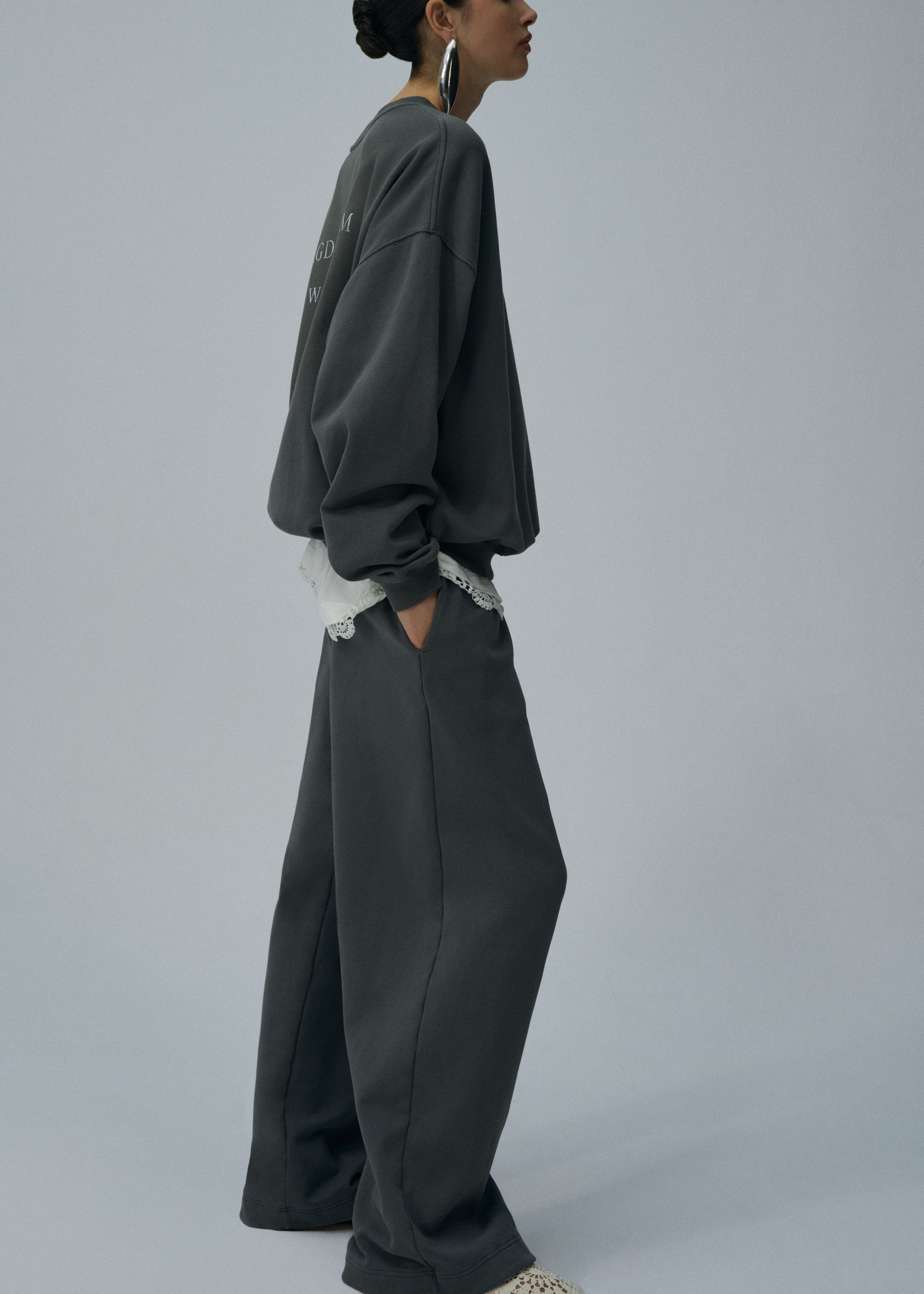 Relaxed sweatpants in grey - 5