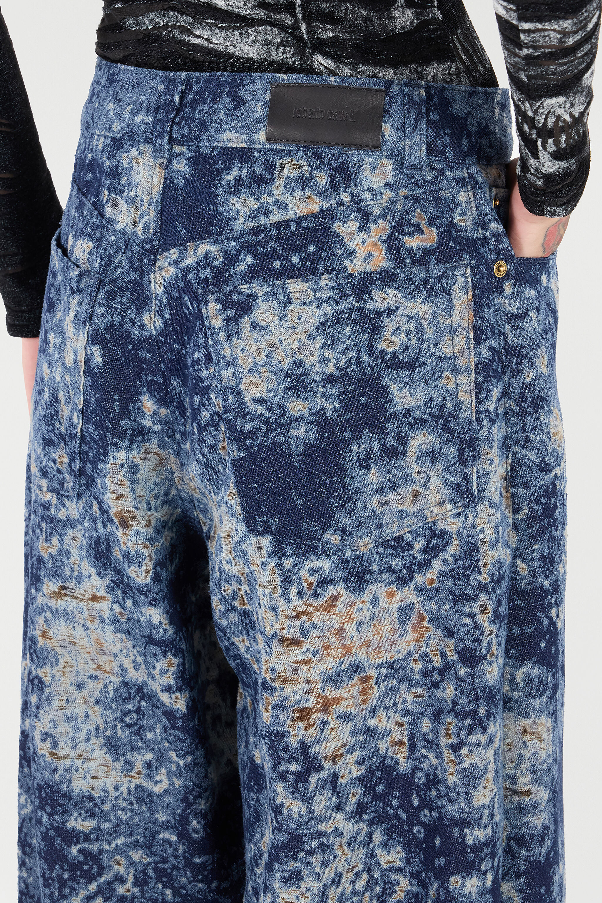 Loose Fit Bleached-Effect Jeans - 7