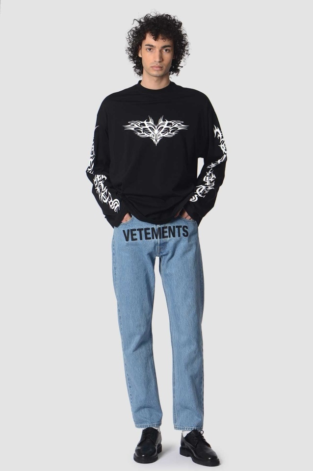 VETEMENTS Black/White Gothic Logo LS T-Shirt - 3