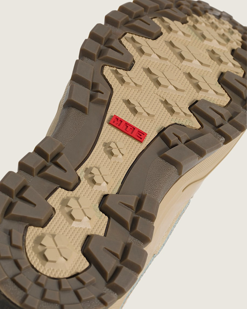 Sk8-Hi GORE-TEX Insulated Shoe 5