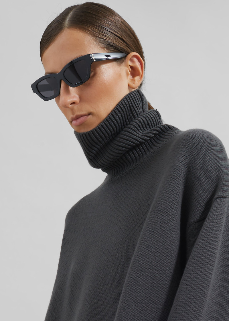 Rhea Trapeze Turtleneck - Light Khaki 7