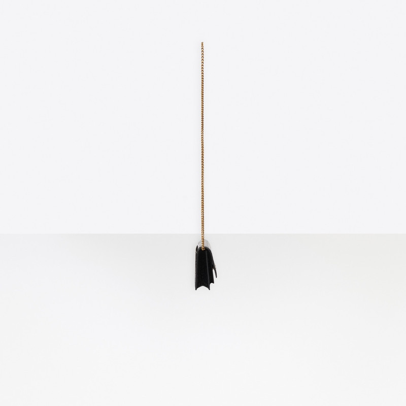 Sharp Clutch on Chain 5