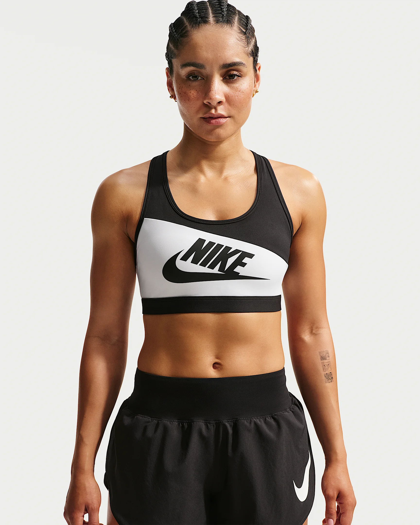 Nike Swoosh Women's Medium-Support Padded Sports Bra - 1