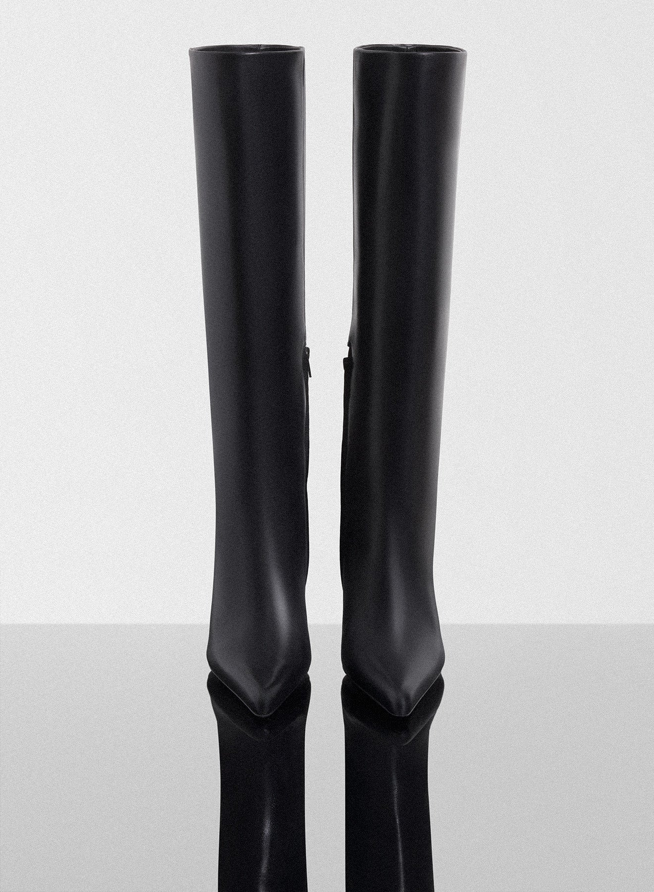 black curved heel knee-high boots - 4