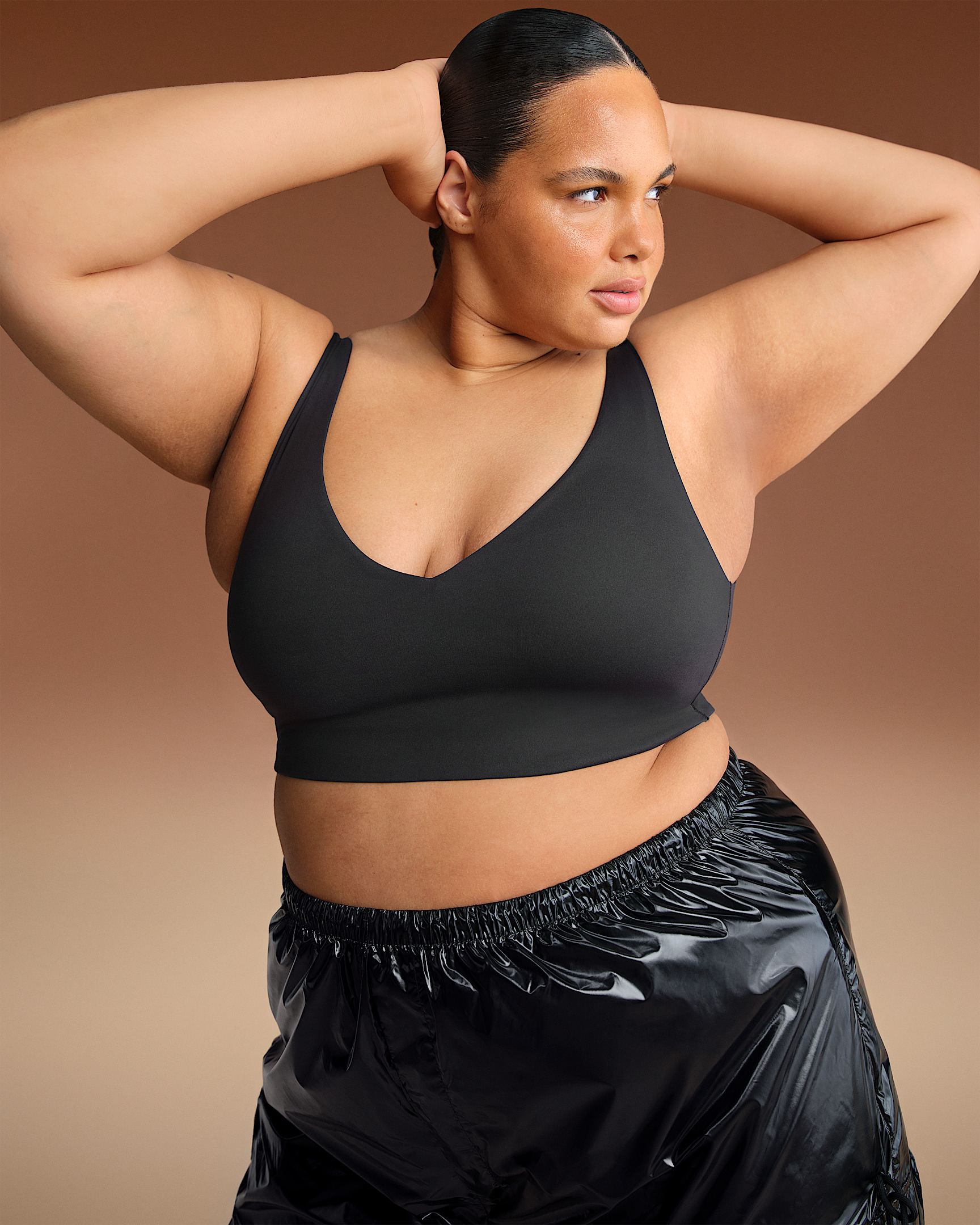 NikeSKIMS Matte Women's V-Neck Long-Line Bra - 9