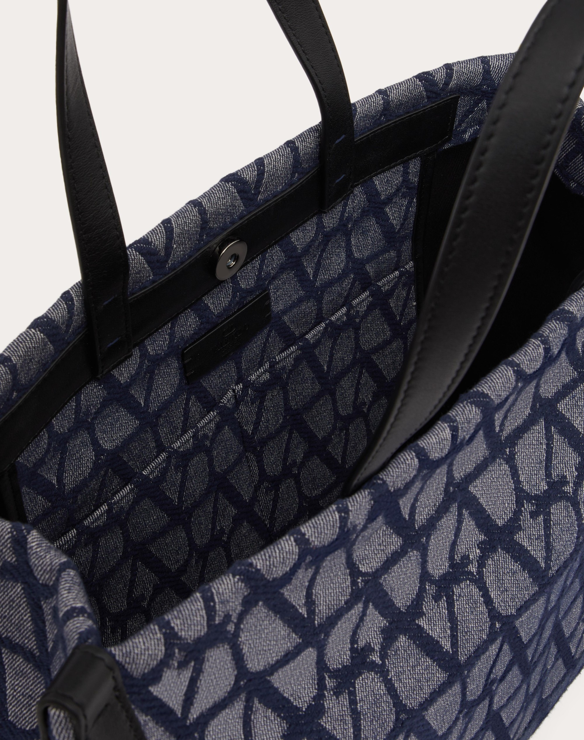 TOILE ICONOGRAPHE MEDIUM SHOPPER IN JACQUARD FABRIC WITH DENIM EFFECT - 7