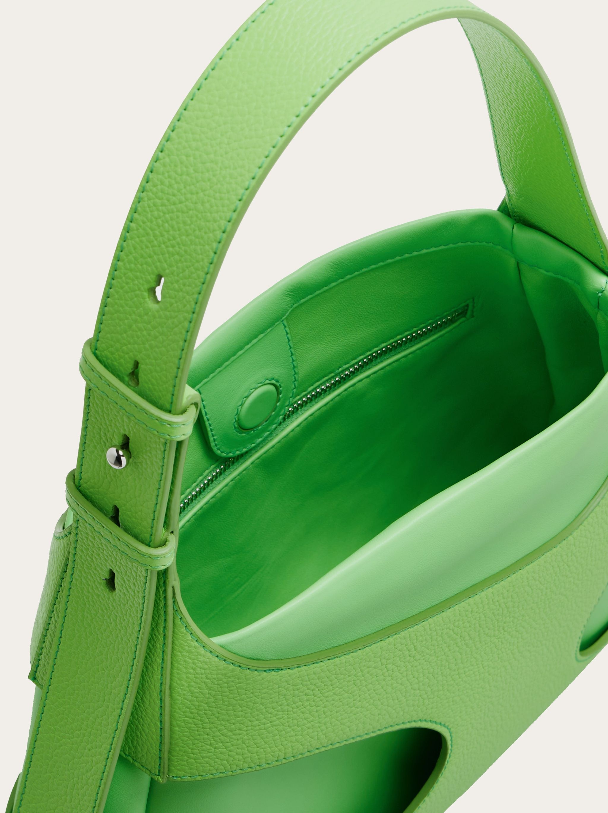 Shoulder bag with cut-out detailing (M) - 4