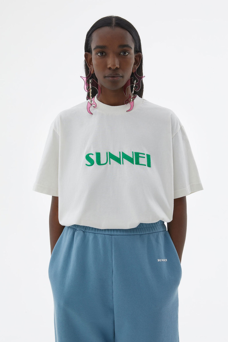 WHITE T-SHIRT WITH GREEN EMBROIDERED LOGO 3