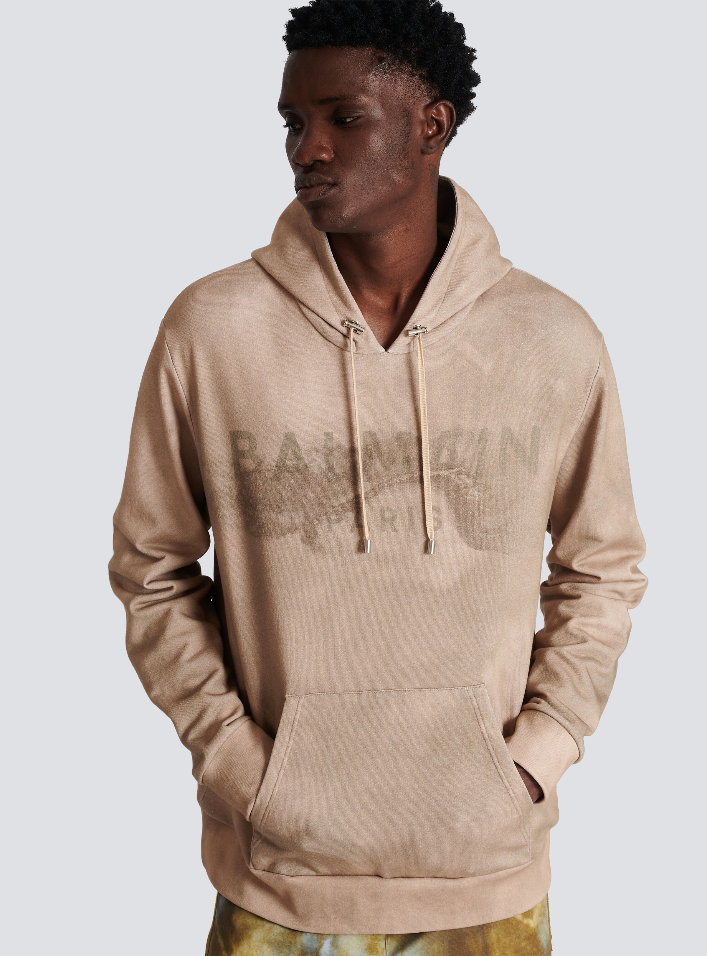 Hoodie in eco-responsible cotton with Balmain Paris desert logo print - 6