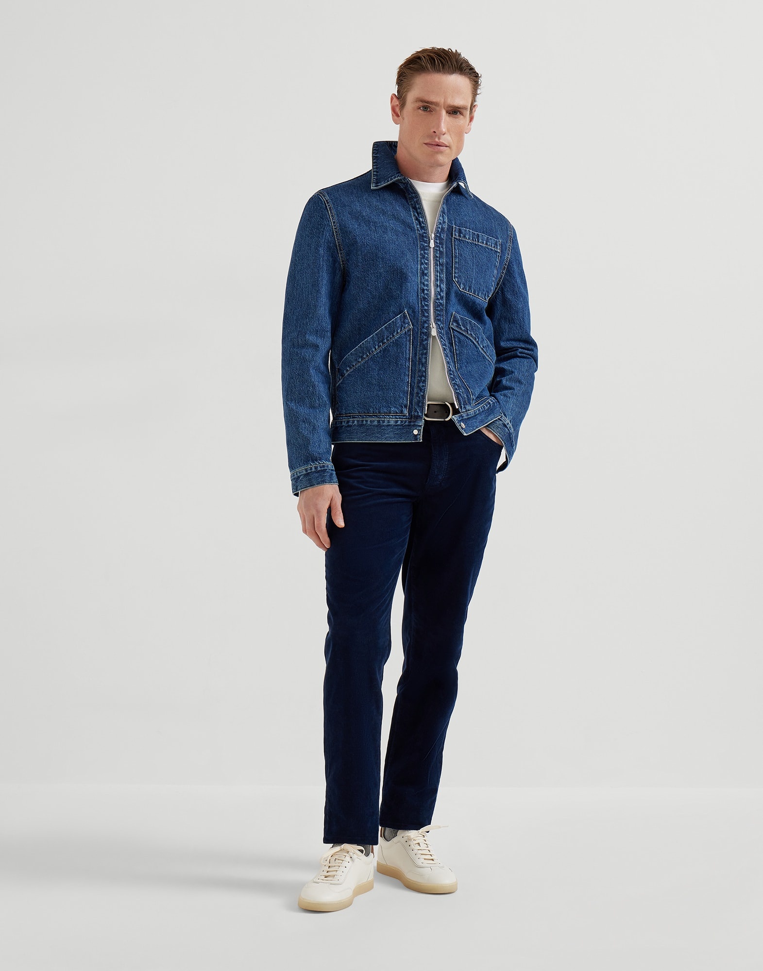 Garment-dyed five-pocket Italian fit trousers in cotton narrow wale corduroy - 4
