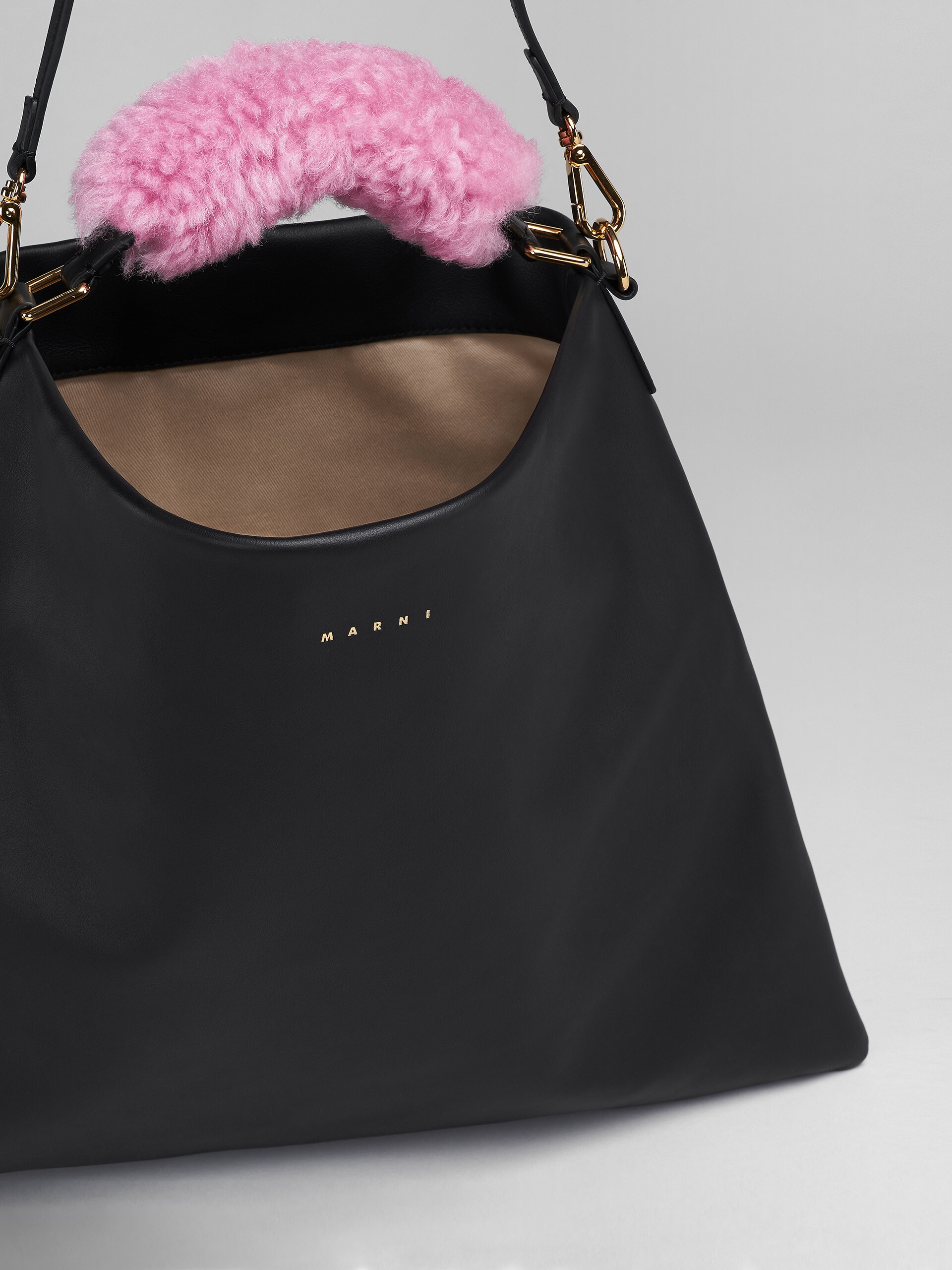 VENICE MEDIUM BAG IN BLACK LEATHER - 4
