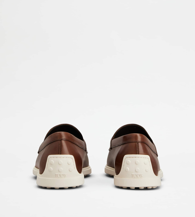 Tod's LOAFERS IN LEATHER - BROWN outlook