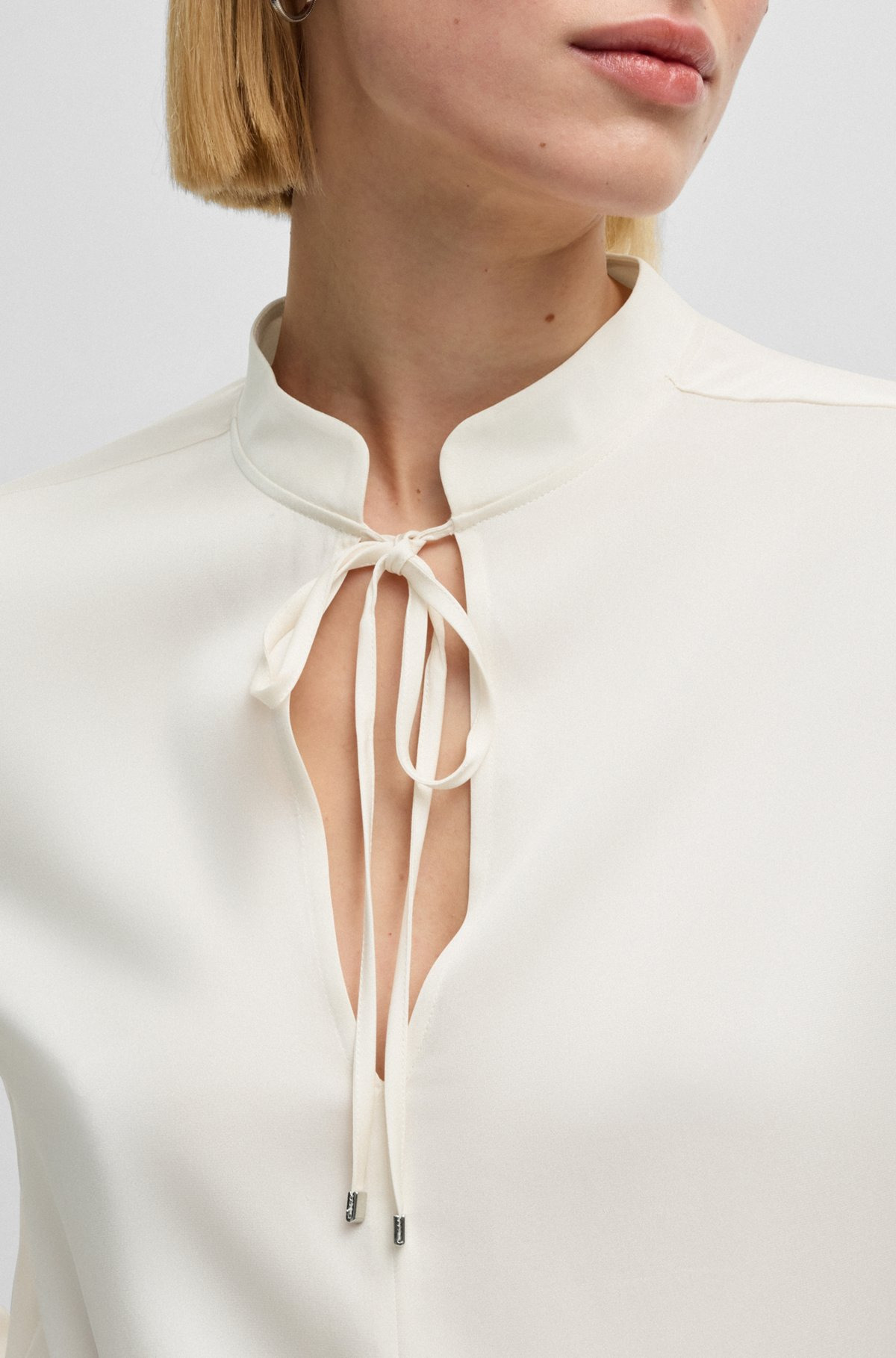 RELAXED-FIT BLOUSE IN STRETCH SILK WITH KEYHOLE NECKLINE - 4