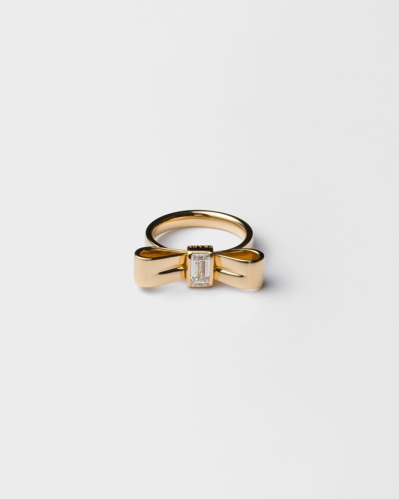 Eternal Gold Bow signet ring - Yellow gold with lab-created diamond 1