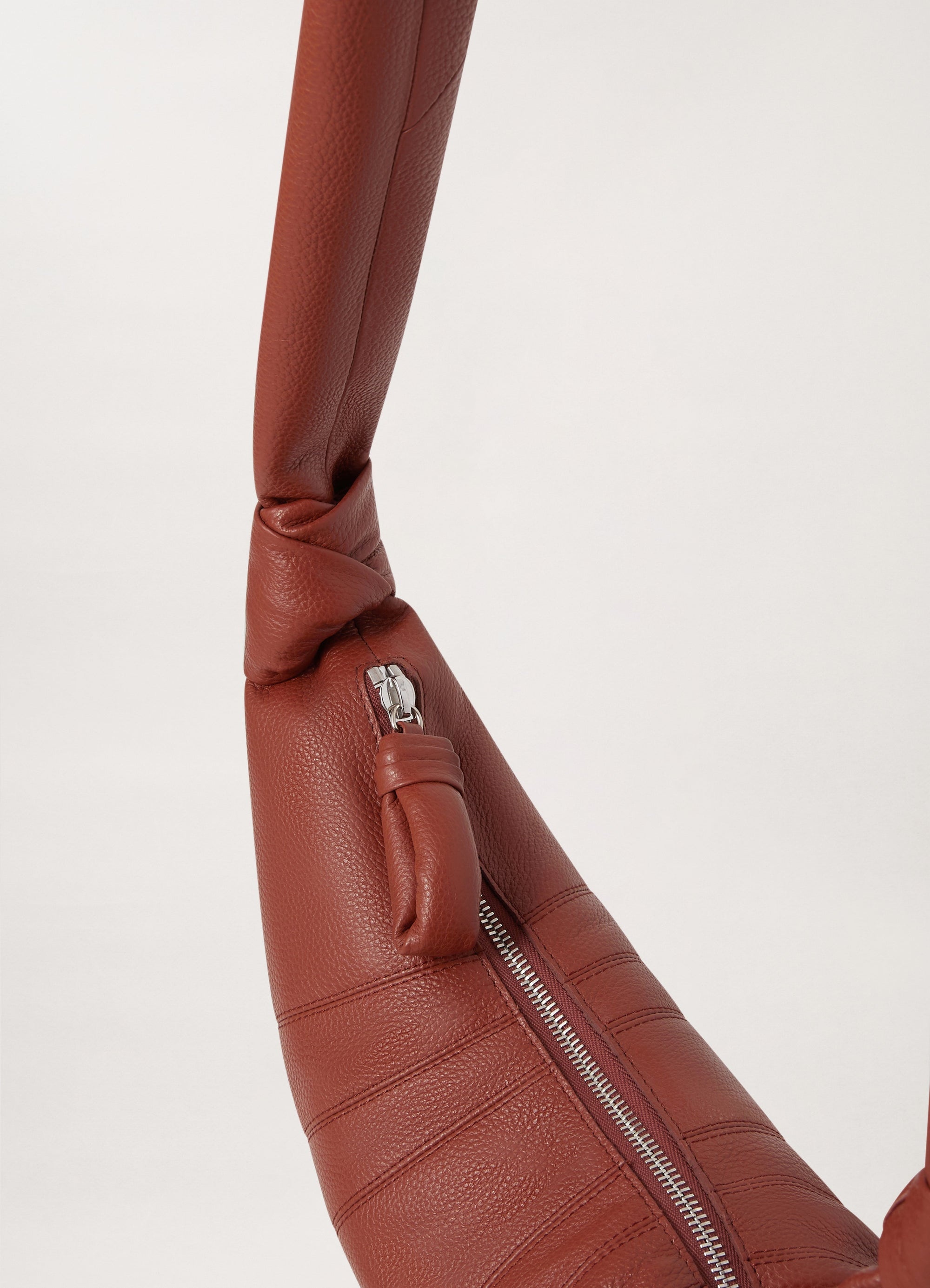 SMALL CROISSANT BAG
GRAINED LEATHER - 4