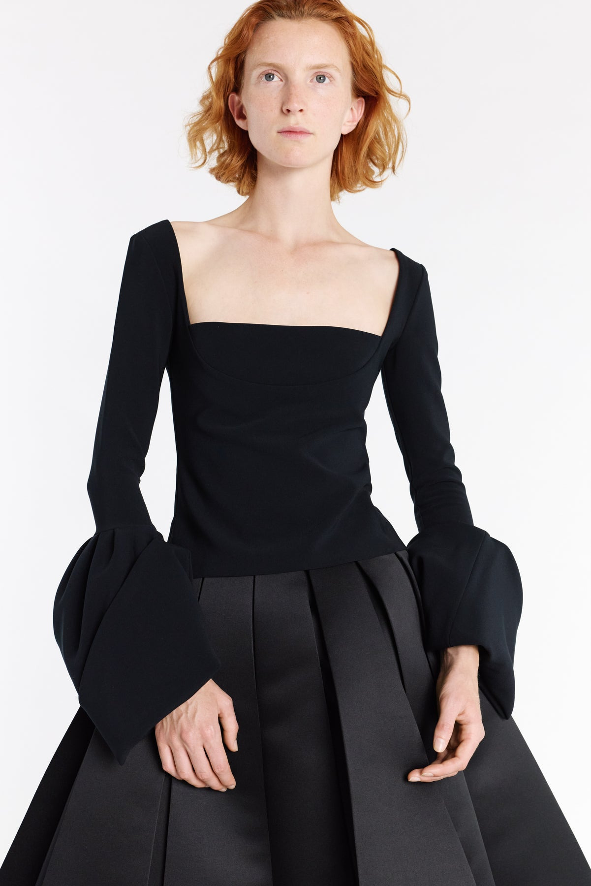 TOP WITH SQUARE DECOLLETE AND PUFF CUFFS BLACK - 2