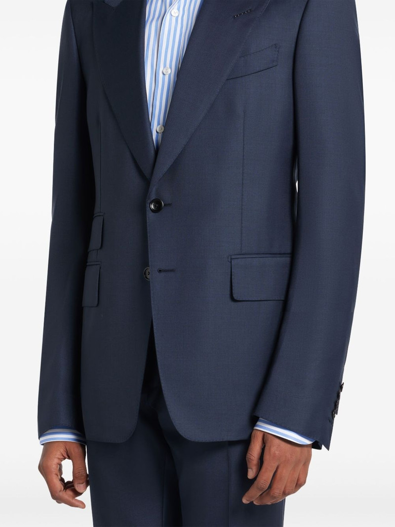 single-breasted suit 5