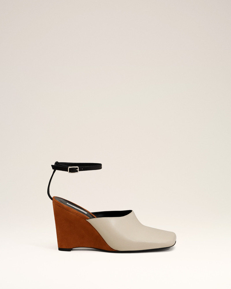 BEIGE LEATHER WEDGE MULES 1