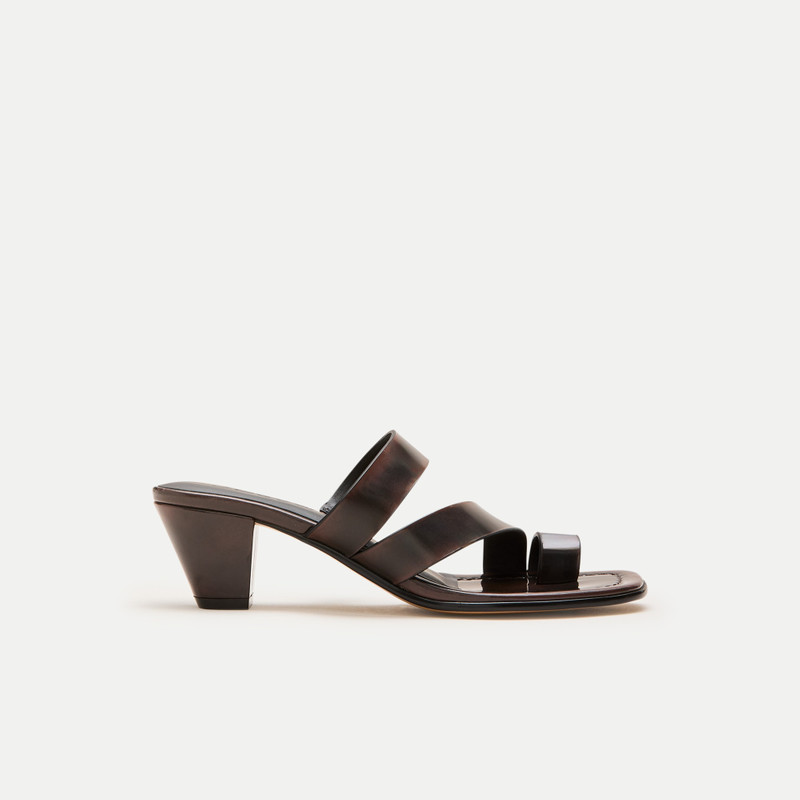 Toe-ring kitten-heel sandals in burnished leather 3
