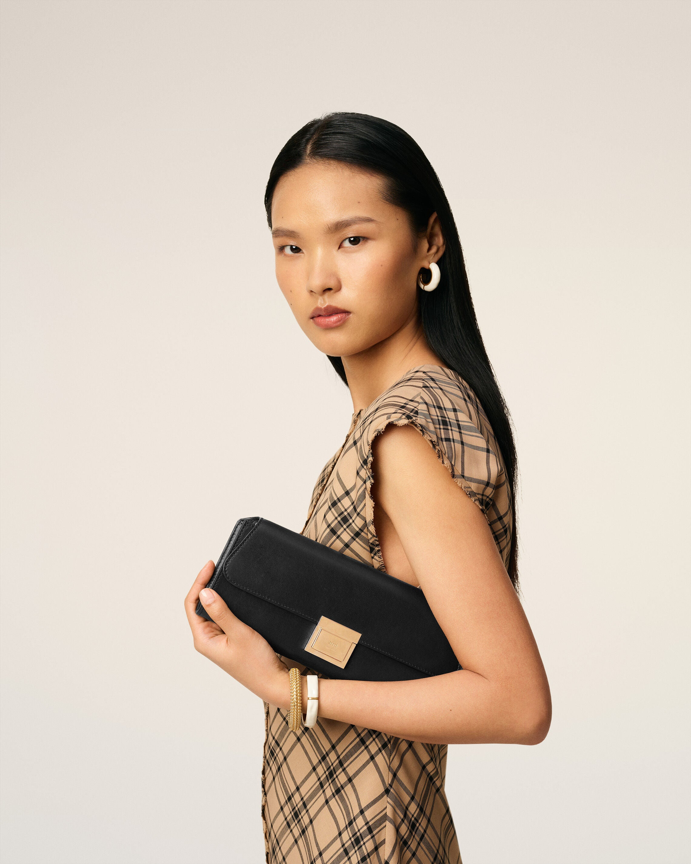 BLACK SMOOTH LEATHER MIMI POUCH - 7
