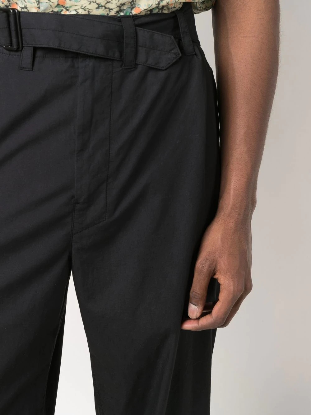 three-pocket belted straight-leg trousers - 5