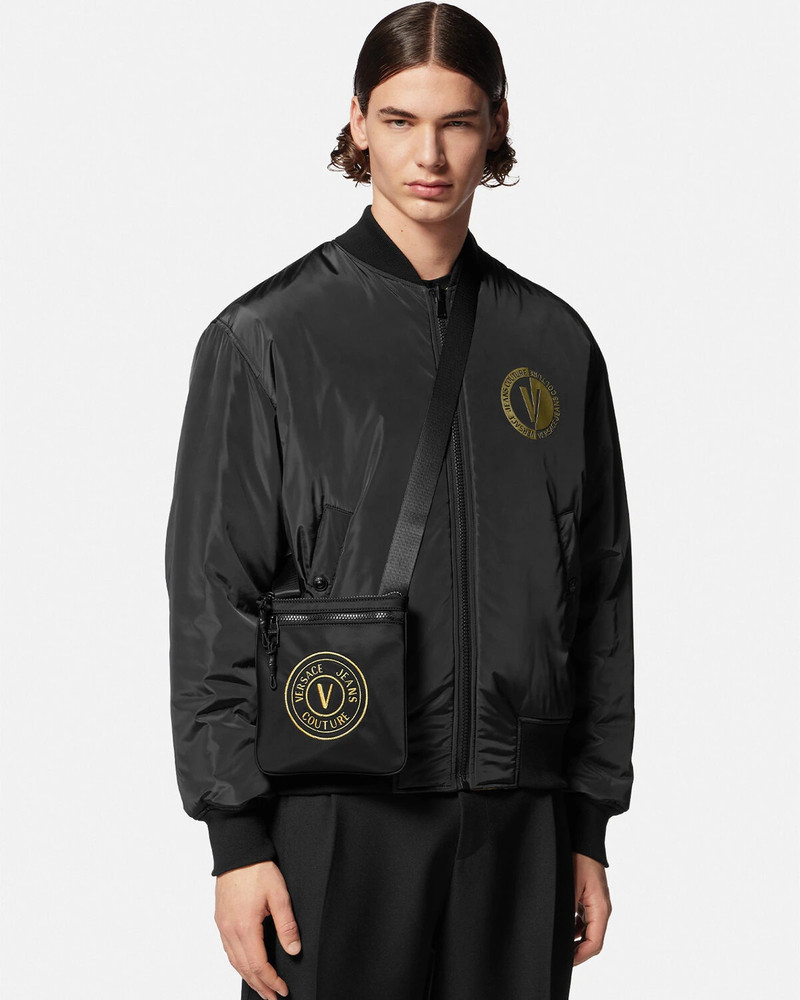 수를 놓은 V-Emblem Crossbody 부대 5