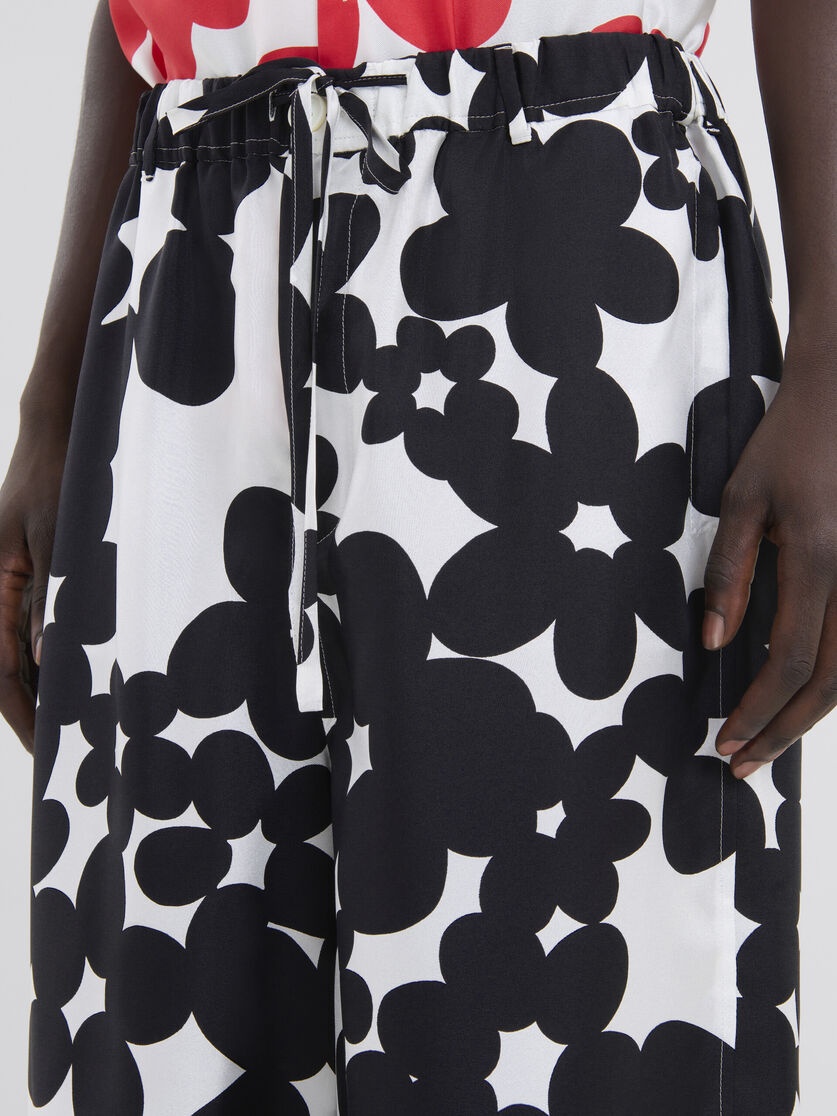 SILK BERMUDA SHORTS WITH BLACK AND WHITE DILLIES PRINT - 4