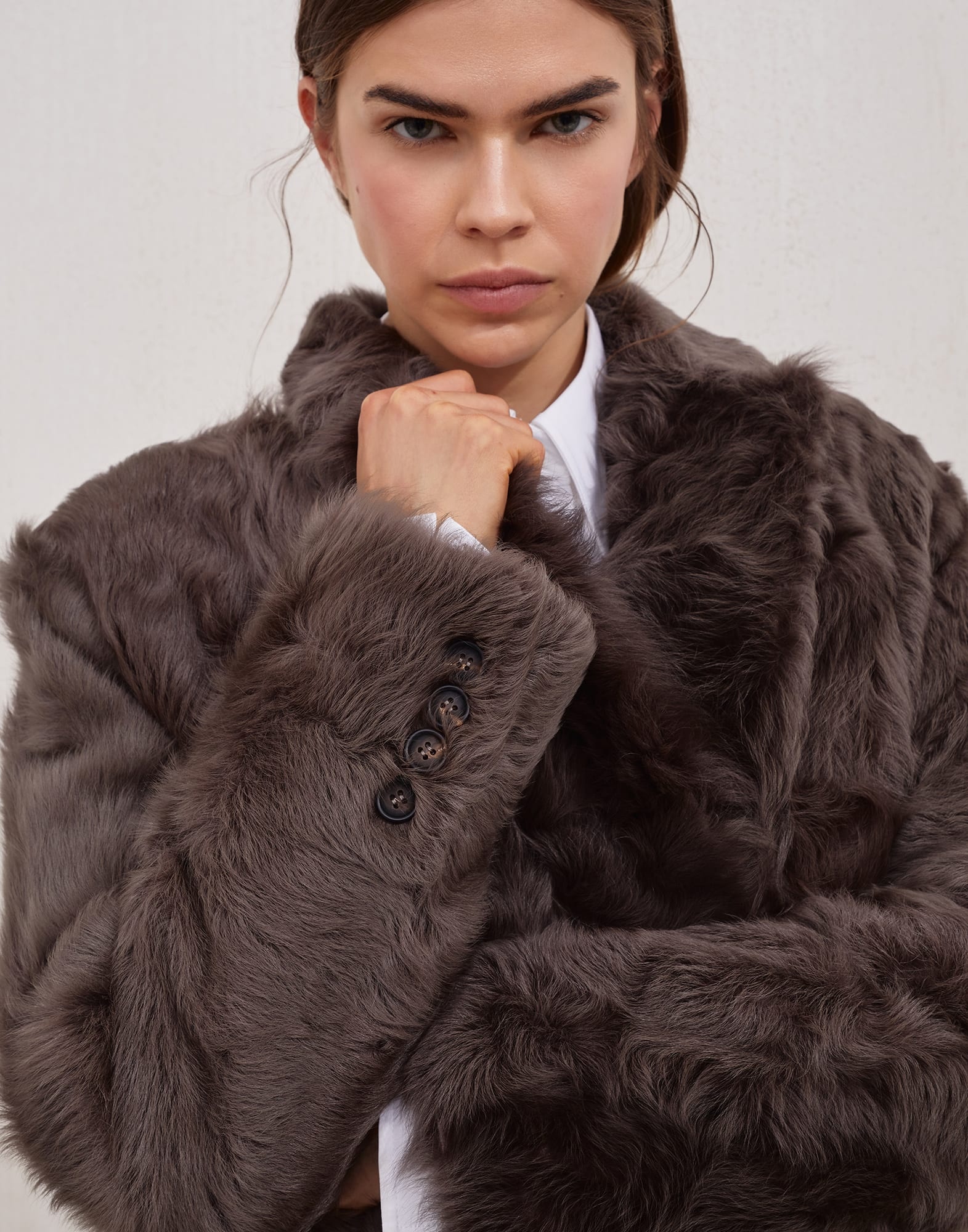 Wavy shearling coat with monili - 3