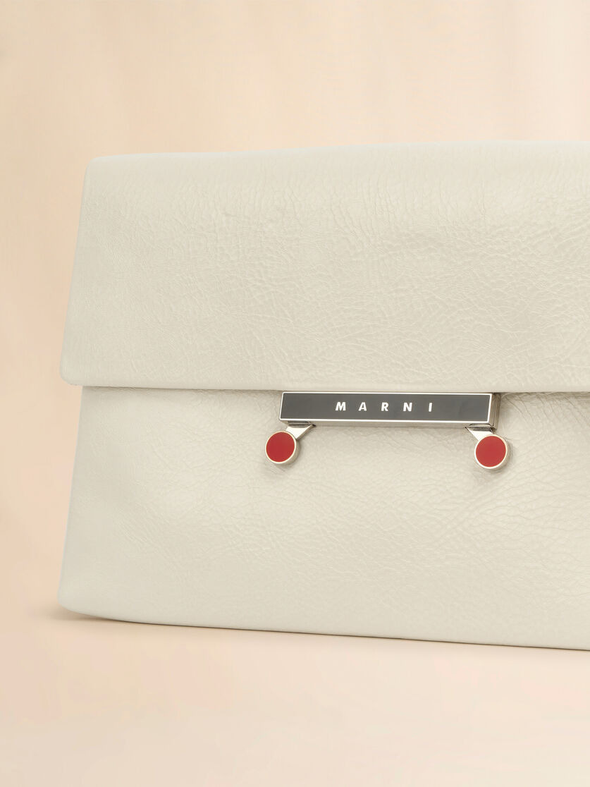 CREAM CRAQUELÉ PATENT LEATHER MEDIUM ENVELOPE BAG - 5
