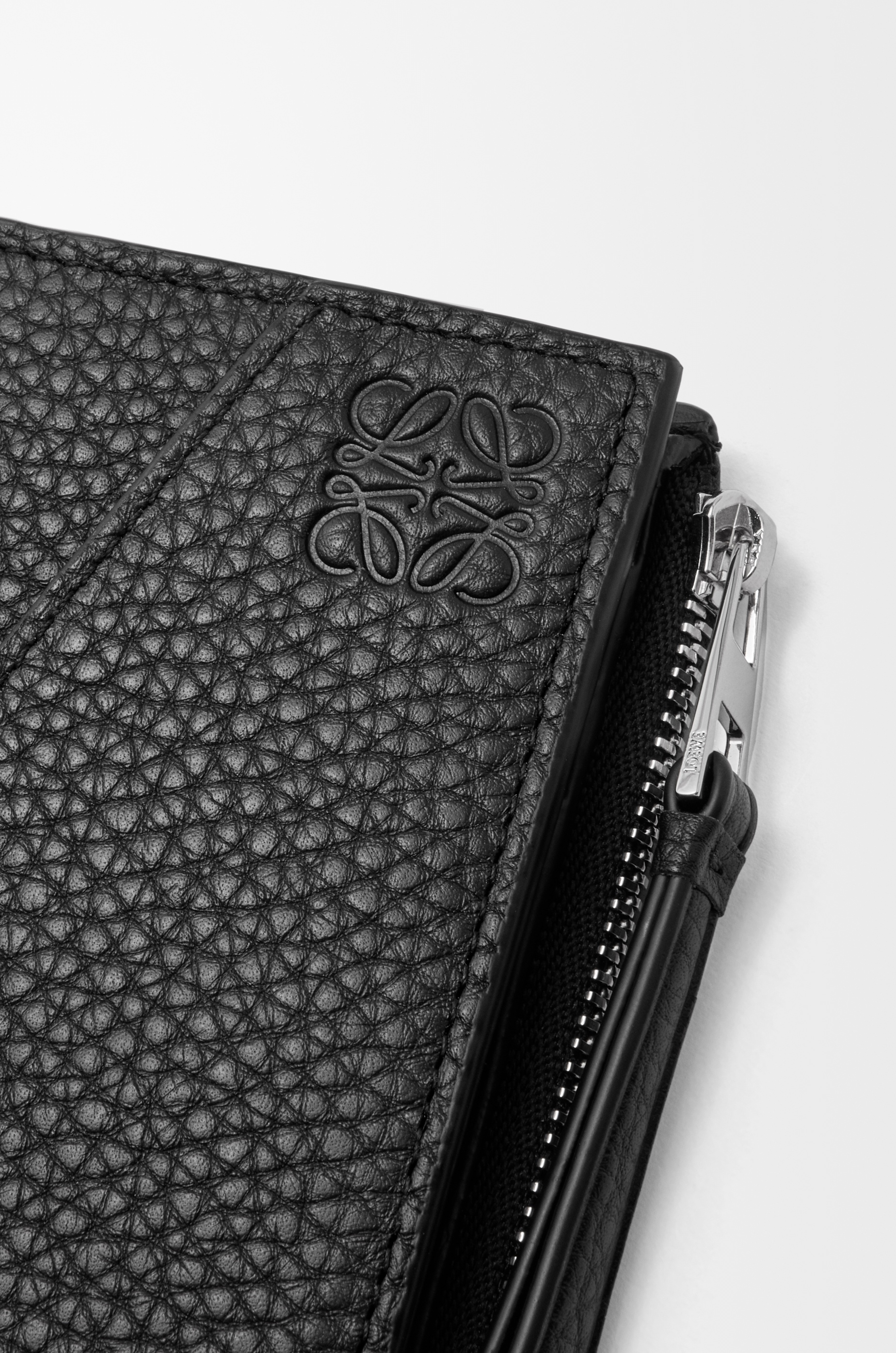 Puzzle slim compact wallet in supple grained calfskin - 5